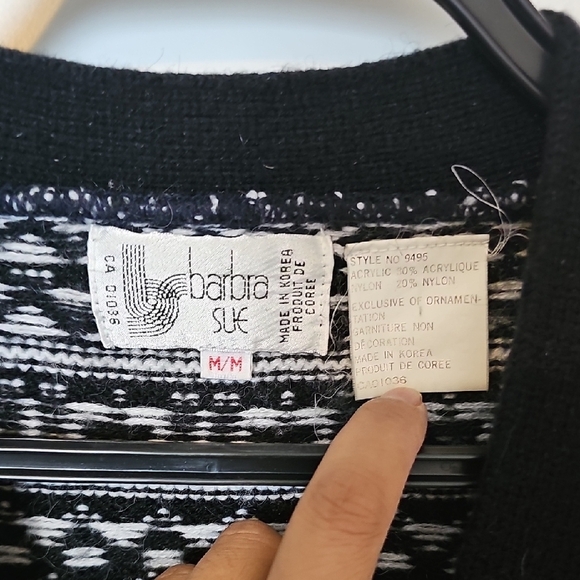 VINTAGE Black and White Knit Cardigan - Picture 2 of 3